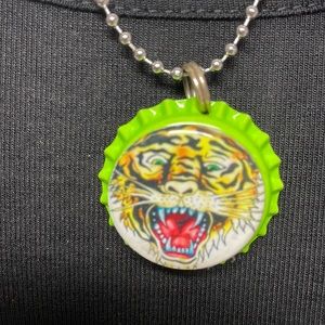 Bottle Cap Tiger Necklace with Glitter Flowers (2)